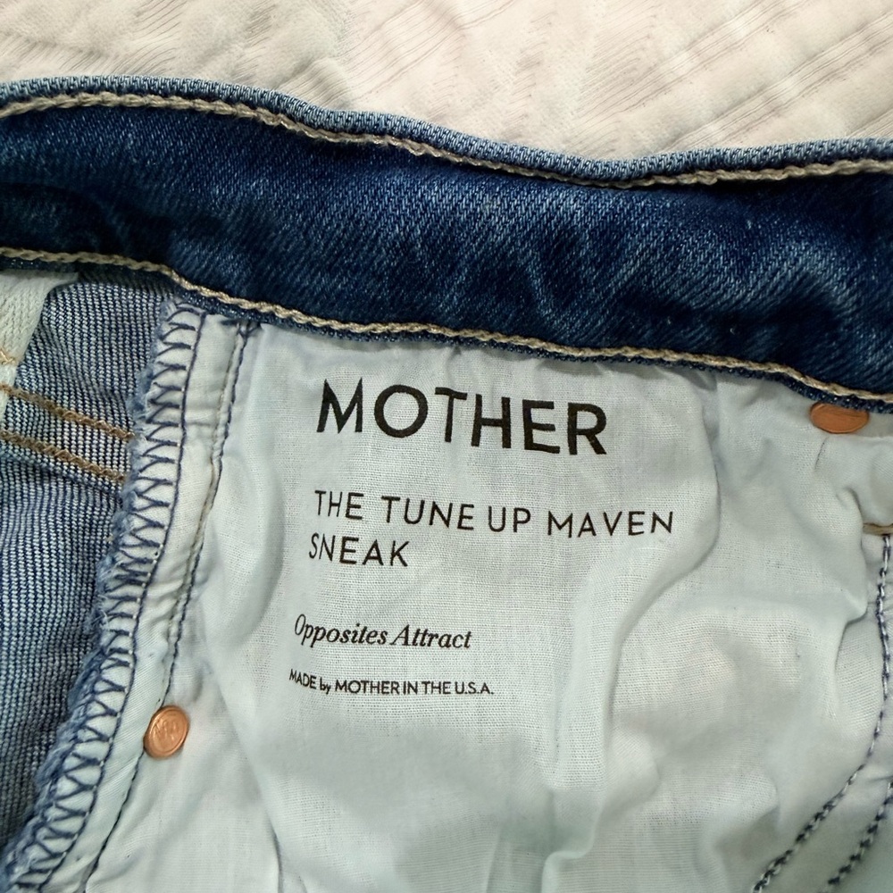 Mother Denim Tune Up Maven Sneak High-Rise Jeans in Opposites Attract - Picture 4 of 10